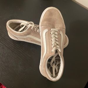 Light purple/pink vans